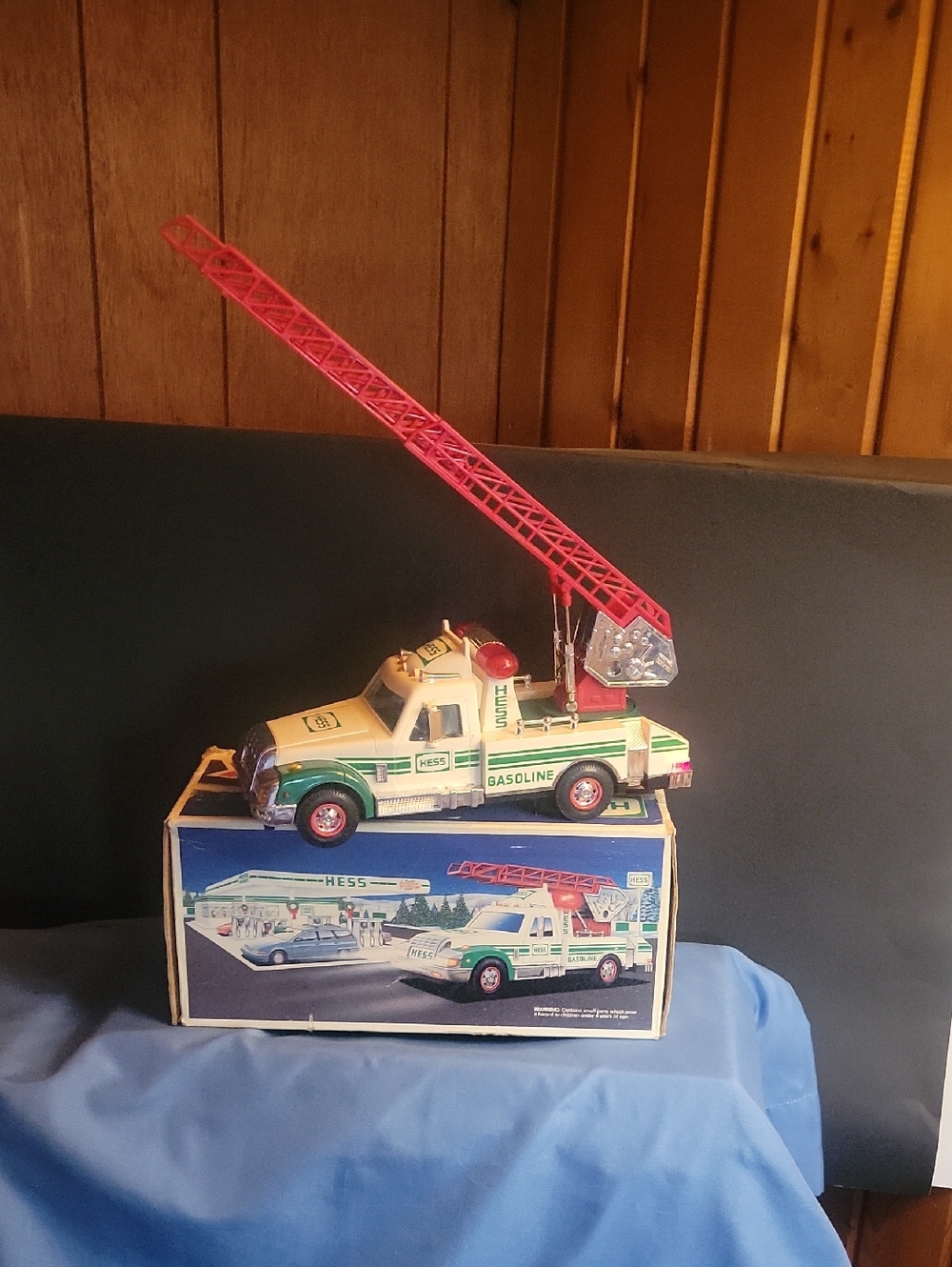 Hess Kids Toy Green & White Resue Truck with Red Ladder.